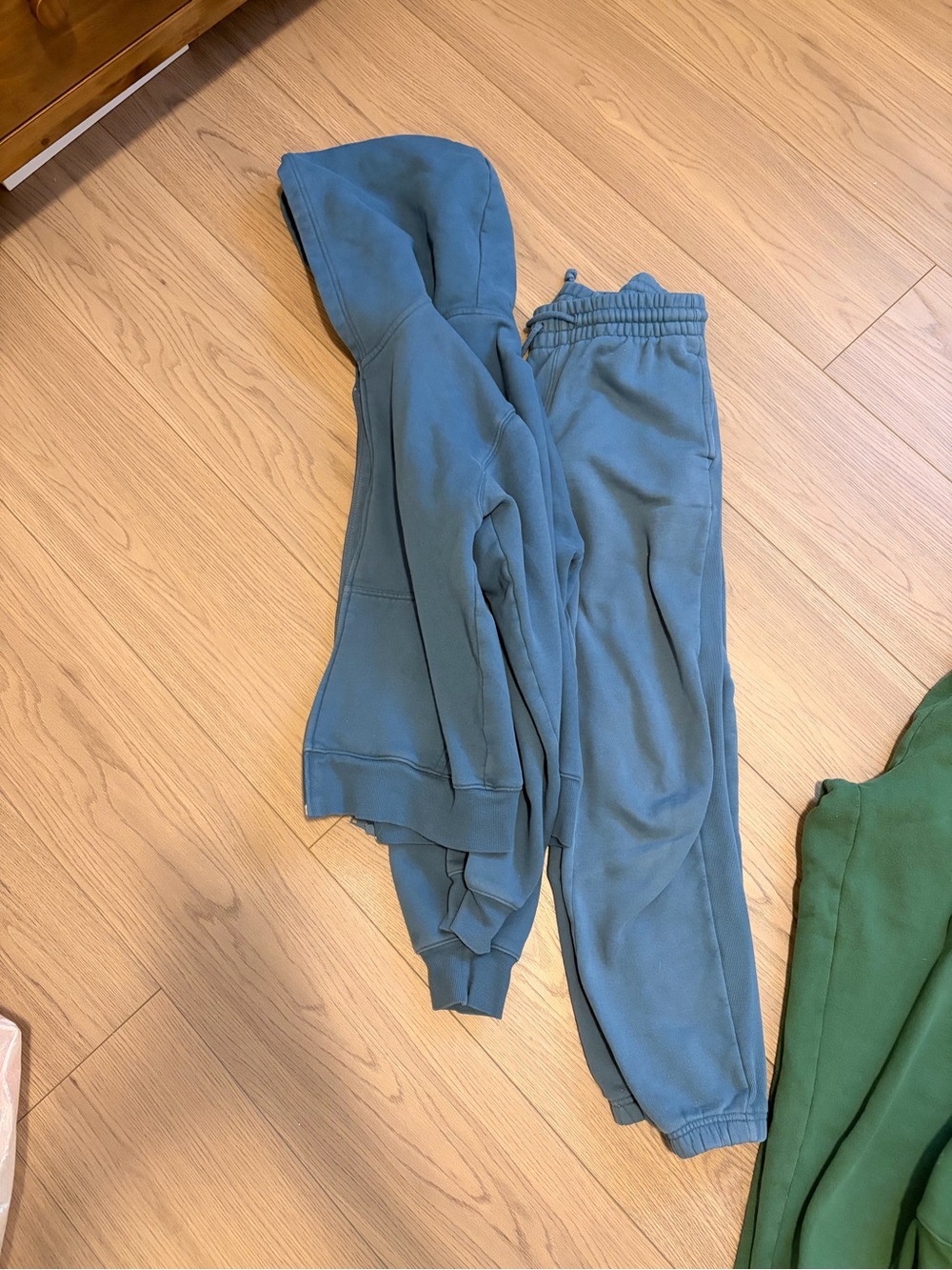 Women’s Aritzia Blue perfect zip up & boyfriend Jogger Set